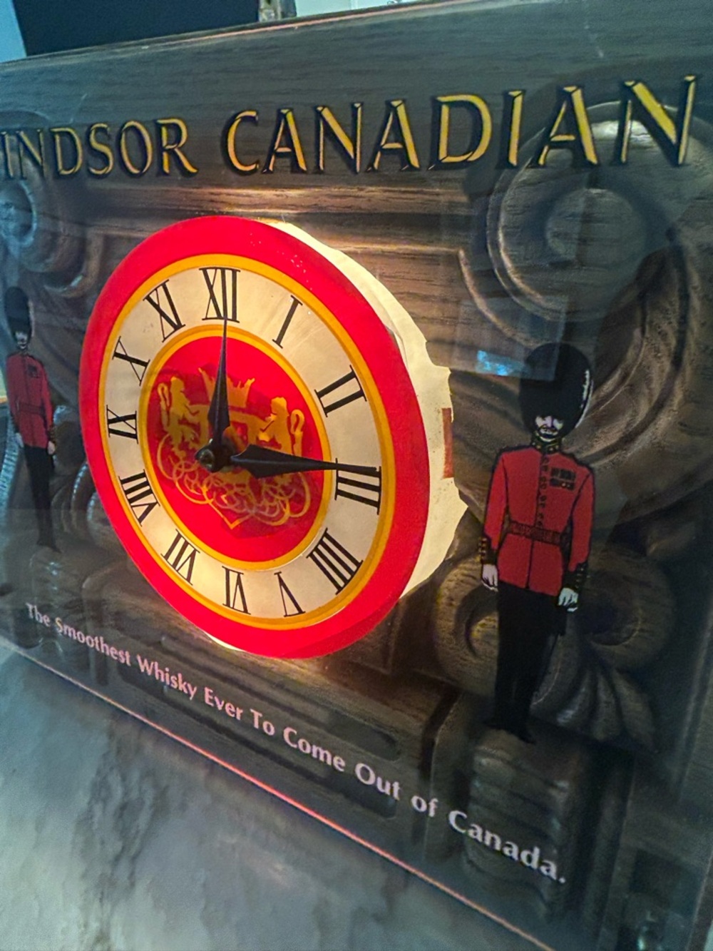 Vintage 60’s Windsor Canadian Whiskey Light Up Promotional Advertising Bar Clock - Picture 5 of 5